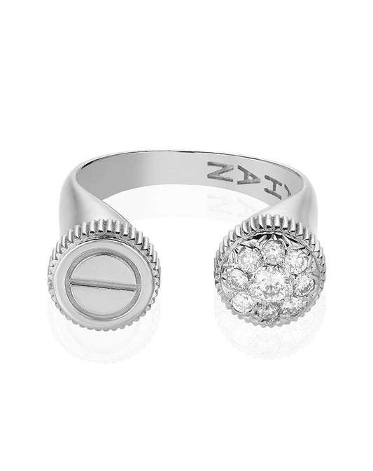 Winder of Love Between the Finger Ring