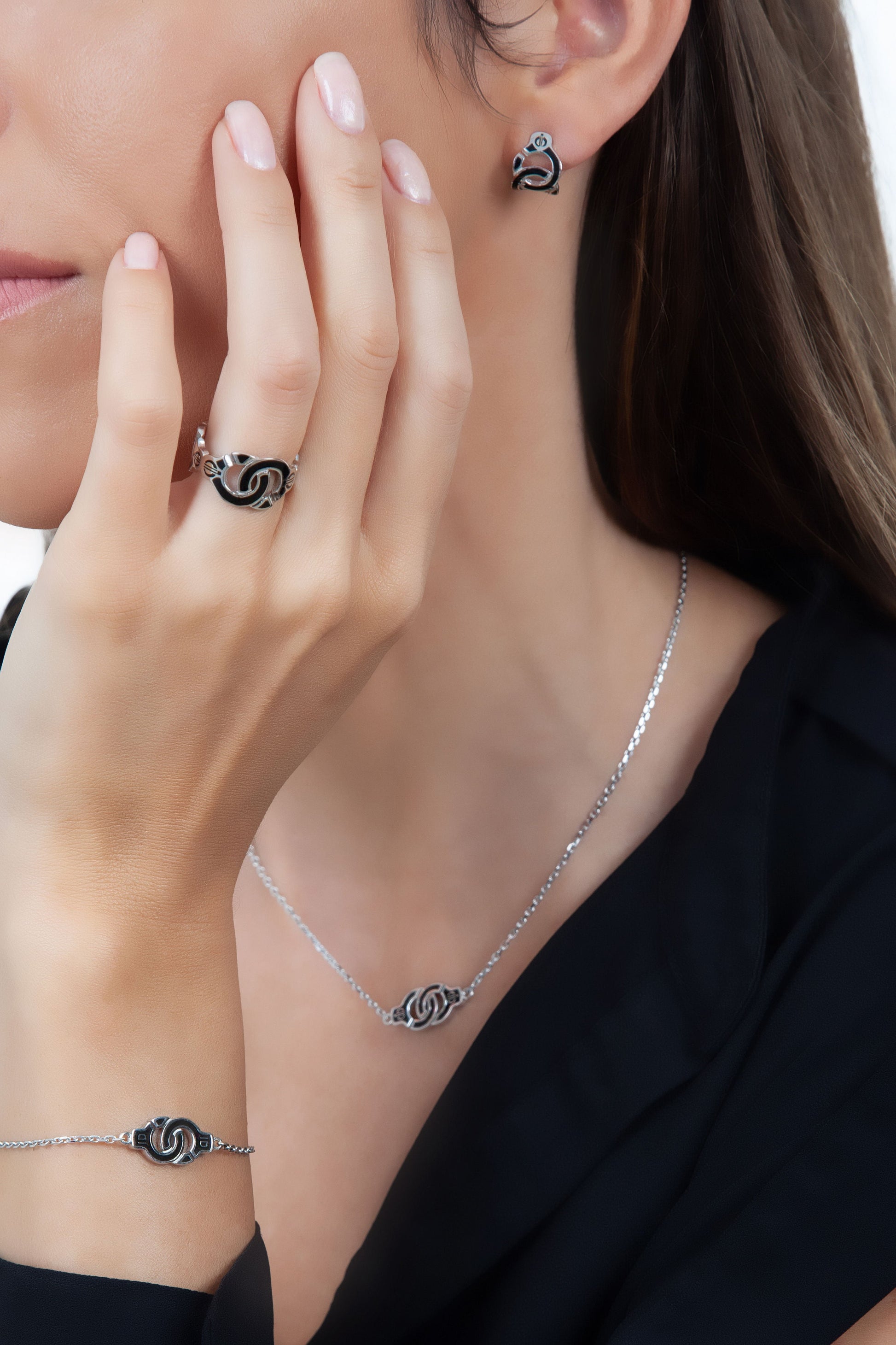 The Physis Cuffs of Love Ring